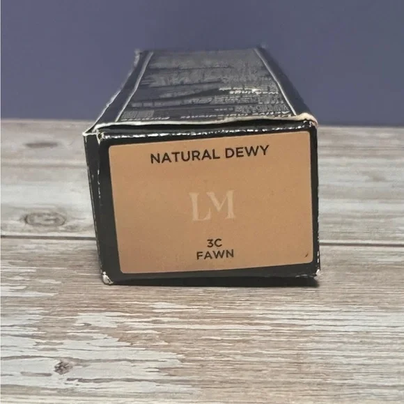 Laura Mercier Natural Dewy Tinted Moisturizer SPF 30 - 3C Fawn - Picture 10 of 12